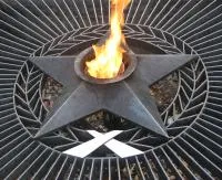 Чугунная звезда вечный огонь решётка в Вышнем Волочке (518523)